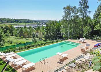 Villa for Sale in Albese con Cassano